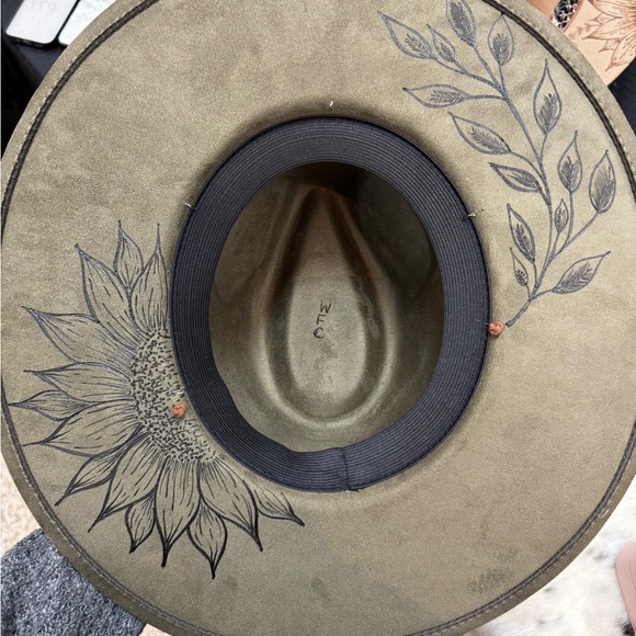 Amazing Grace Tan Hat - Picture 2 of 2